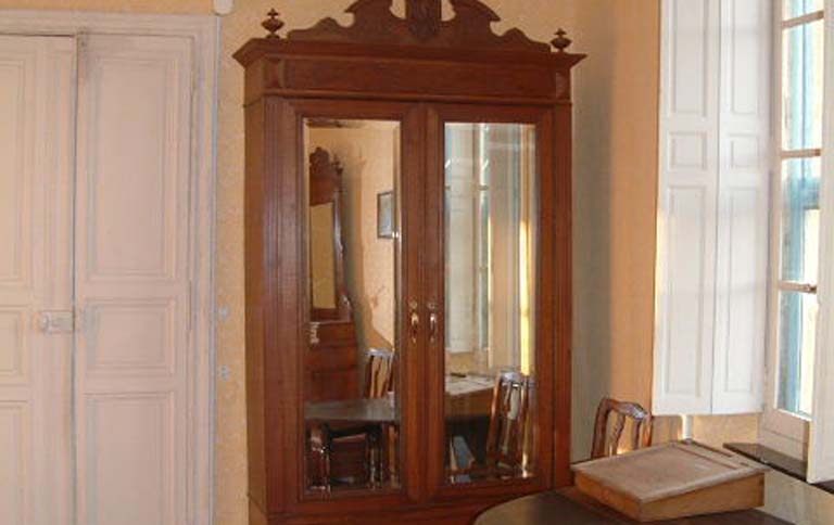 15-Yellow-room