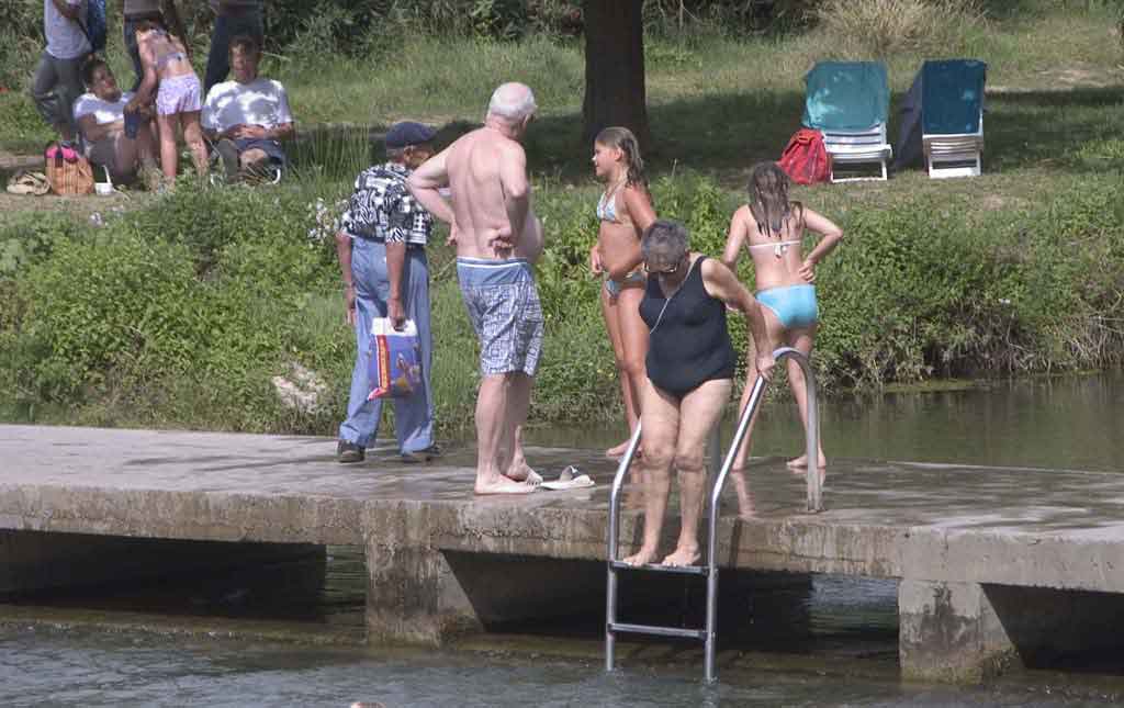 Swimming-Bize-Minervois-1